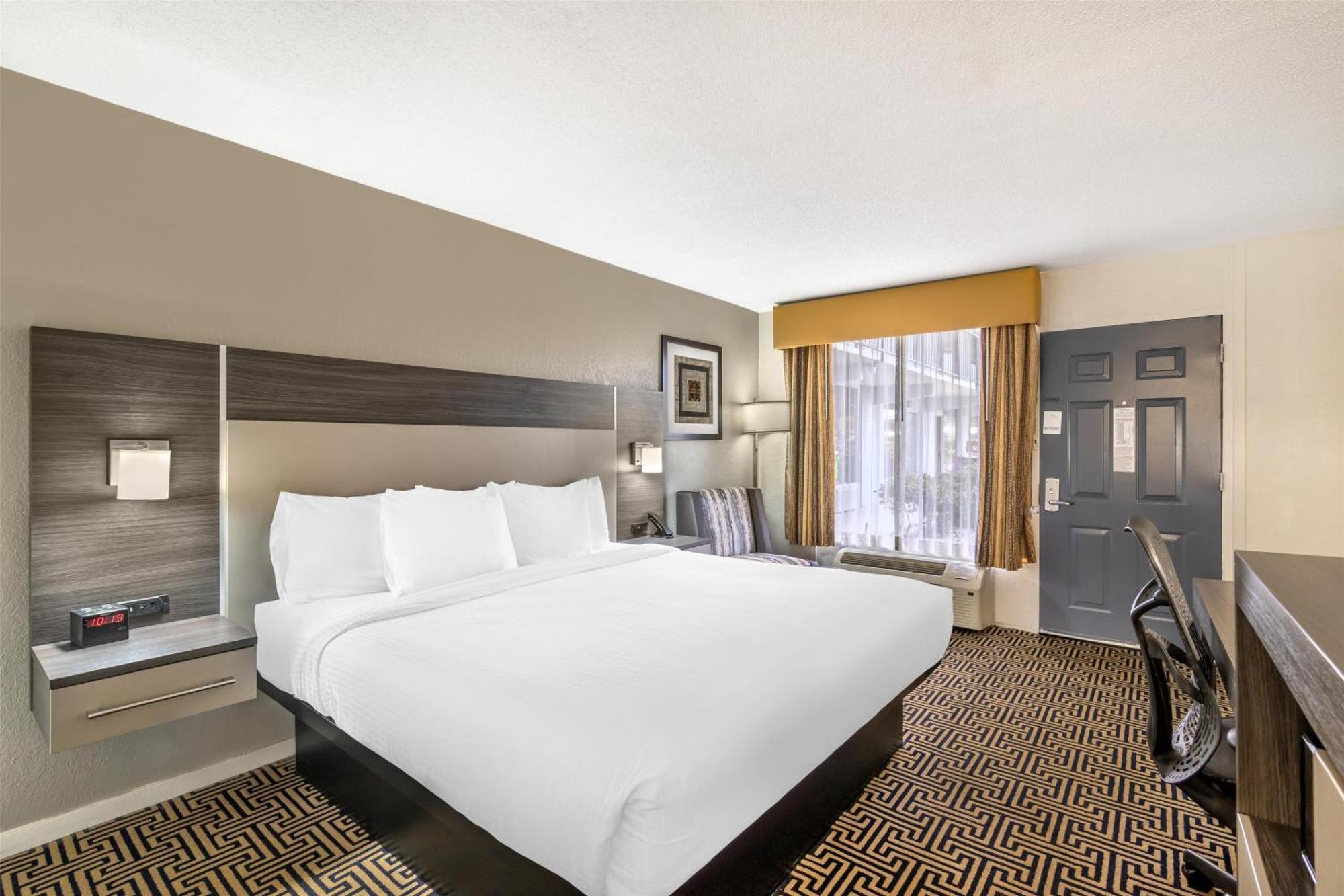Western Hotel 3*